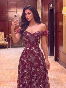 Gaun Formal Panjang Wanita dengan Model Bahu Terbuka, Desain Bahu Terbuka Mawar 3D, dan Detail Renda yang Indah, Cocok untuk Acara Prom dan Malam Hari - Burgundy - View 3