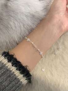Winter Early Snow Snowflake Bracelet, Light Luxury, Niche, Exquisite Christmas Accessories, Layered Jewelry - Snowflake - View 3