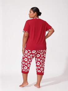 Plus Size Women's Fashionable Wearable Pajamas Loungewear, Patchwork Design, Floral Print Round Neck Short Sleeve Top & 3/4 Length Pants - Red - View 2