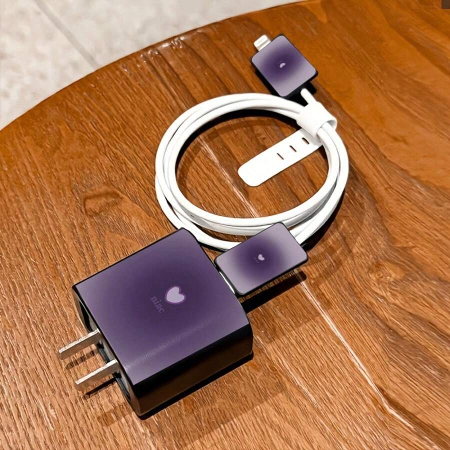 4pcs 2D Flat Design Purple Gradient Heart Phone Charger Protection Set, Charger Head Cover + Cable Protector + Storage Rope, Compatible With IPhone 20W/18W Charger - Multicolor - View 1
