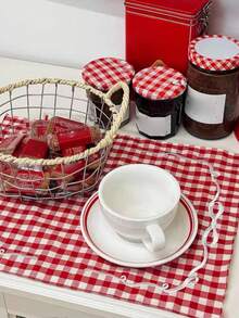 1/2/6 buah Serbet/Alas Meja Renda Bordir Persegi Motif Kotak-kotak Merah & Putih Vintage, Dekorasi Meja Penghangat untuk Penataan Meja Teh Sore Natal - Merah - View 6