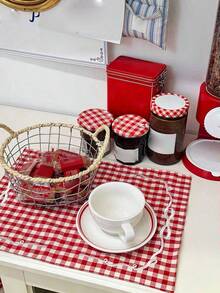 1/2/6 buah Serbet/Alas Meja Renda Bordir Persegi Motif Kotak-kotak Merah & Putih Vintage, Dekorasi Meja Penghangat untuk Penataan Meja Teh Sore Natal - Merah - View 4