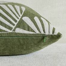 1件裝帆布刺繡抱枕套 春夏裝飾枕套 附拉鍊 唯美可愛設計 適用沙發床鋪 居家裝飾 房間布置 野花圖案（不含枕芯） - 綠色 - 查看 4