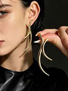 1 Pair European & American Geometric Asymmetrical Women's Stud Earrings - Yellow Gold - View 5