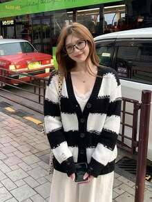 Cardigan Sweater Kancing Depan Leher V Garis Kontras, Rajutan Lengan Panjang Longgar, Cardigan Musim Gugur Hitam Putih untuk Pakaian Kasual Musim Dingin - Hitam dan Putih - View 1