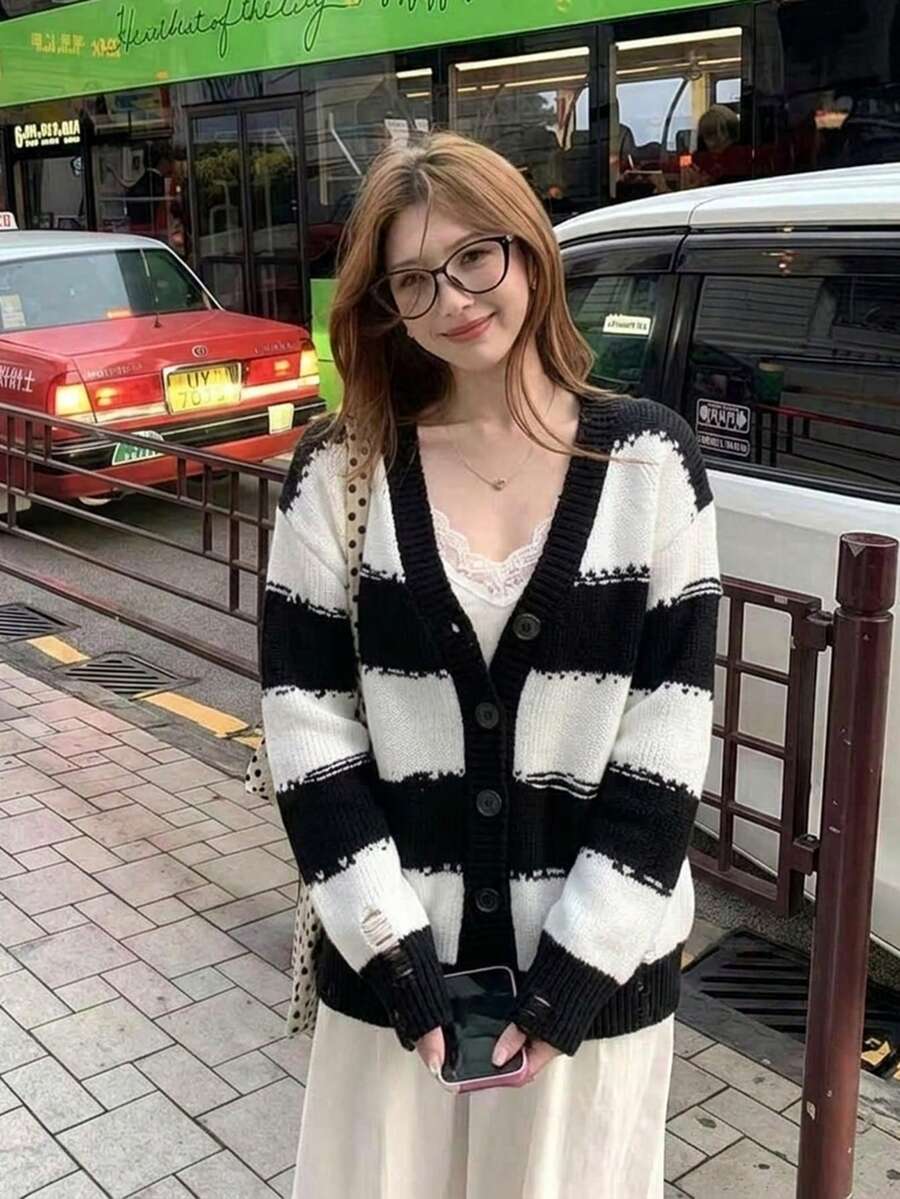 Cardigan Sweater Kancing Depan Leher V Garis Kontras, Rajutan Lengan Panjang Longgar, Cardigan Musim Gugur Hitam Putih untuk Pakaian Kasual Musim Dingin - Hitam dan Putih - View 1