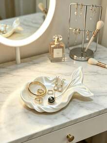 1pc Mermaid Tail Plastic Jewelry Tray, Fish Tail Small Accessory Storage Dish, Suitable For Rings, Earrings, Necklaces, Vanity Decor Jewelry Organizer - White - View 2