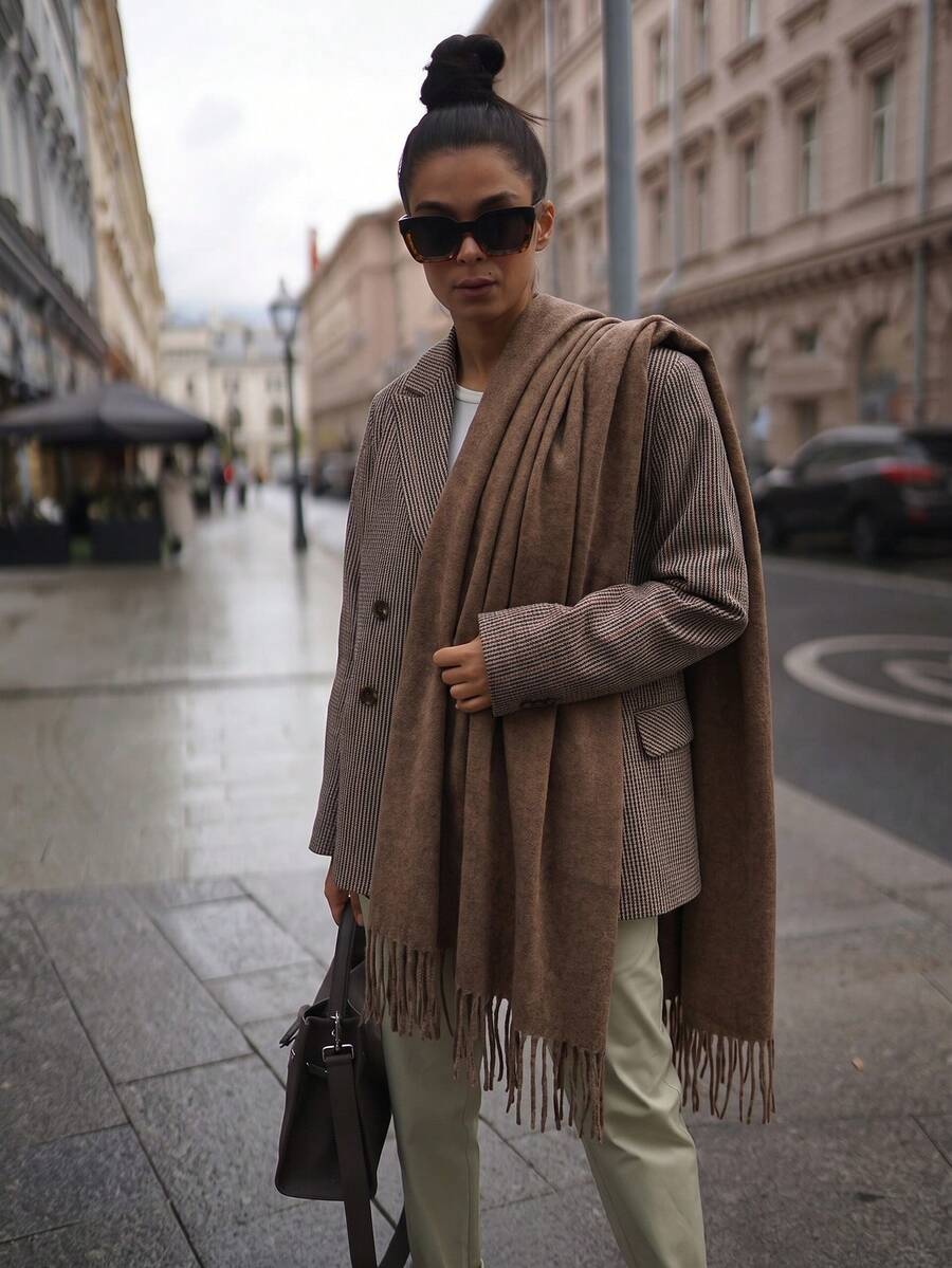 1件女款休閒純色羊絨圍巾,適合冬季早晚外出防寒保暖穿搭 - 麻卡色 - 查看 1