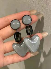 1 Pasang Anting Bentuk Hati, Cocok untuk Dipakai Wanita Sehari-hari Saat Liburan… - Grey - View 4