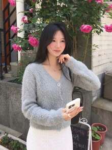 Cardigan Sweater Rajut Kabel Berbulu dengan Kancing Depan, Leher V, Lengan Panjang, Potongan Longgar Pendek, Abu-abu Lembut, Atasan Kasual untuk Musim Gugur untuk Wanita - Grey - View 3
