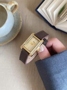 Jam Tangan Quartz Fashion Coffee, Dial Emas Persegi Panjang, Bezel Bertabur Berlian, Cocok untuk Pemakaian Sehari-hari dan Acara Khusus - Coffee Brown - View 3