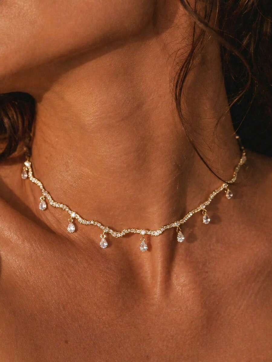 outingfit 1pc Fashion Super Shiny Wavy Zirconia Necklace, Minimalist Elegant Delicate Luxury Collarbone Chain - Gold - View 1