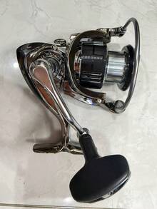 OKUMA 金屬線杯手柄鹽水淡水紡車捲線器，適用於任何魚種 - 蝴蝶型 - 查看 9