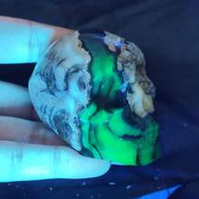 1pc Natural Volcano Agate Skull, UV Reactive Dragon Carving Ornament, Gothic Halloween Crystal Heart - Multicolor - View 5