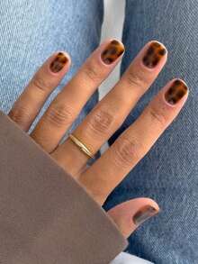 24pcs Christmas Short Square Round Wearable Nails Amber Tortoiseshell Pattern Retro Fake Nails Simple And Elegant Detachable Nail Plates Autumn And Winter Suitable For Daily Commuting Office Women Whitening And Versatile Beauty Nails Self Adhesive - Multicolor - View 2