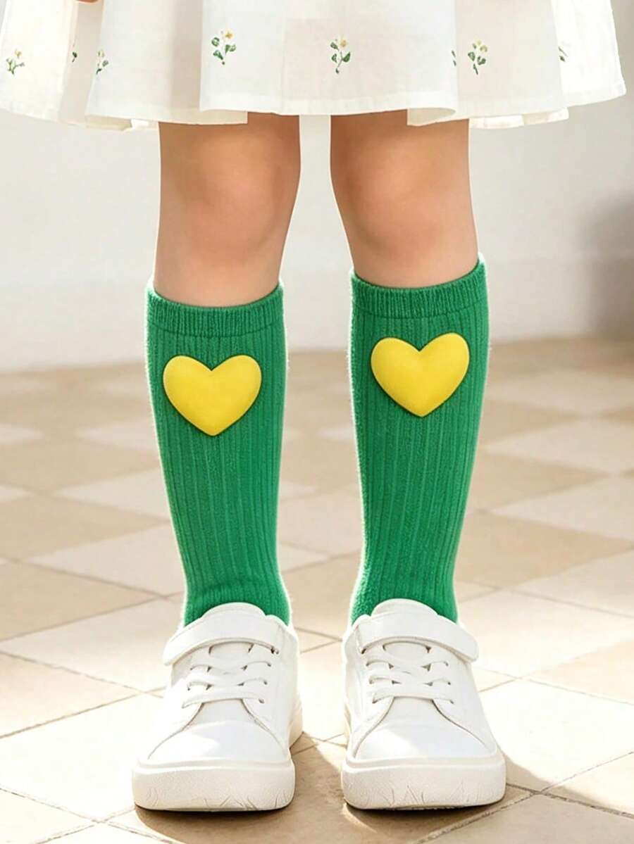1 Pair Green Contrast Color Mid-Calf Socks For Baby Girls, Sweet 3D Heart Decor Long Socks, Suitable For Girls' Outdoor Activities And Daily Wear - Green - View 1