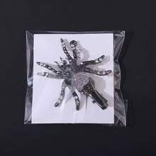 1pc Gothic Dark Style Rhinestone Spider Hair Clip, Shiny Rhinestone Alloy Alligator Hair Clip, Halloween Party Personalized Side Clip Hair Accessory, Halloween Exaggerated 3D Spider Hair Clip, Punk Style Black & White Rhinestone Alligator Hair Clip, Cool Girl Side Clip Hair Accessory - Black - View 3