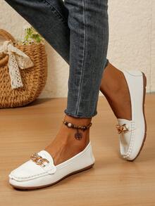 Mocasines elegantes de cadena dorada para mujer, nuevos para primavera, livianos, cómodos y versátiles, con suela plana de goma y diseño slip-on - Blanco - Ver 3