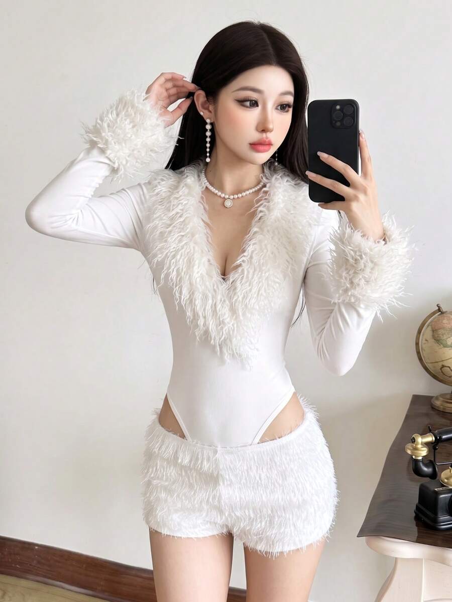 Top Dazzle élégant pour femmes en tricot avec col V profond et manches longues moelleuses, parfait pour le Nouvel An ou les tenues d'automne - Blanc - Voir 1