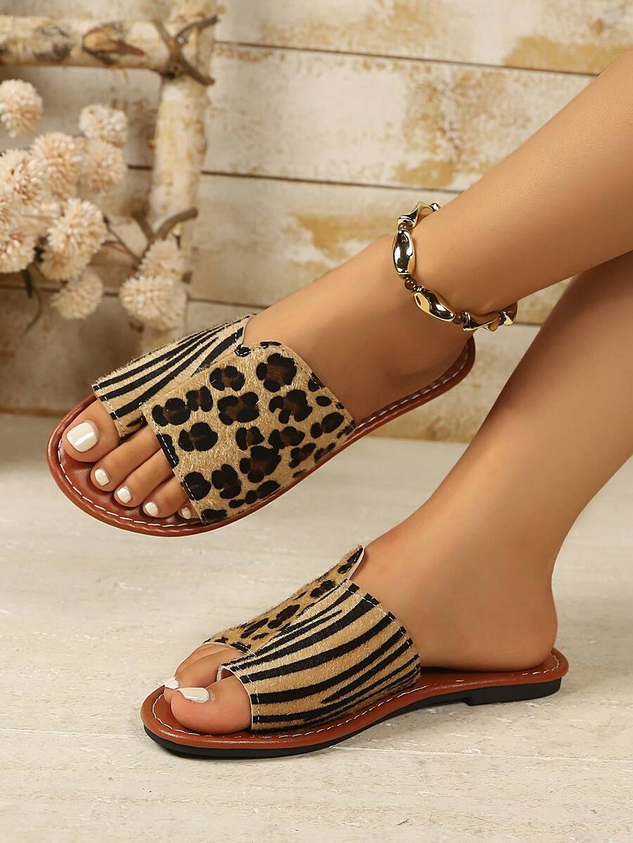Leopard Print Women's Casual Sandals, Fashion Beach Flip Flops, Flat Slippers, Comfortable Holiday Shoes - Brown Leopard Print - View 1