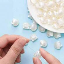 50/100/200 buah Manik-manik Cangkang Mutiara Akrilik, Untuk Pembuatan Perhiasan, Dekorasi DIY, Bahan Dekorasi Perhiasan DIY, Kerajinan Rumah, Gantungan Kunci dan Dekorasi Pesta, Aksesori Ideal untuk Kerajinan Tangan Kreatif, Hadiah Sempurna untuk Natal - Putih - View 4
