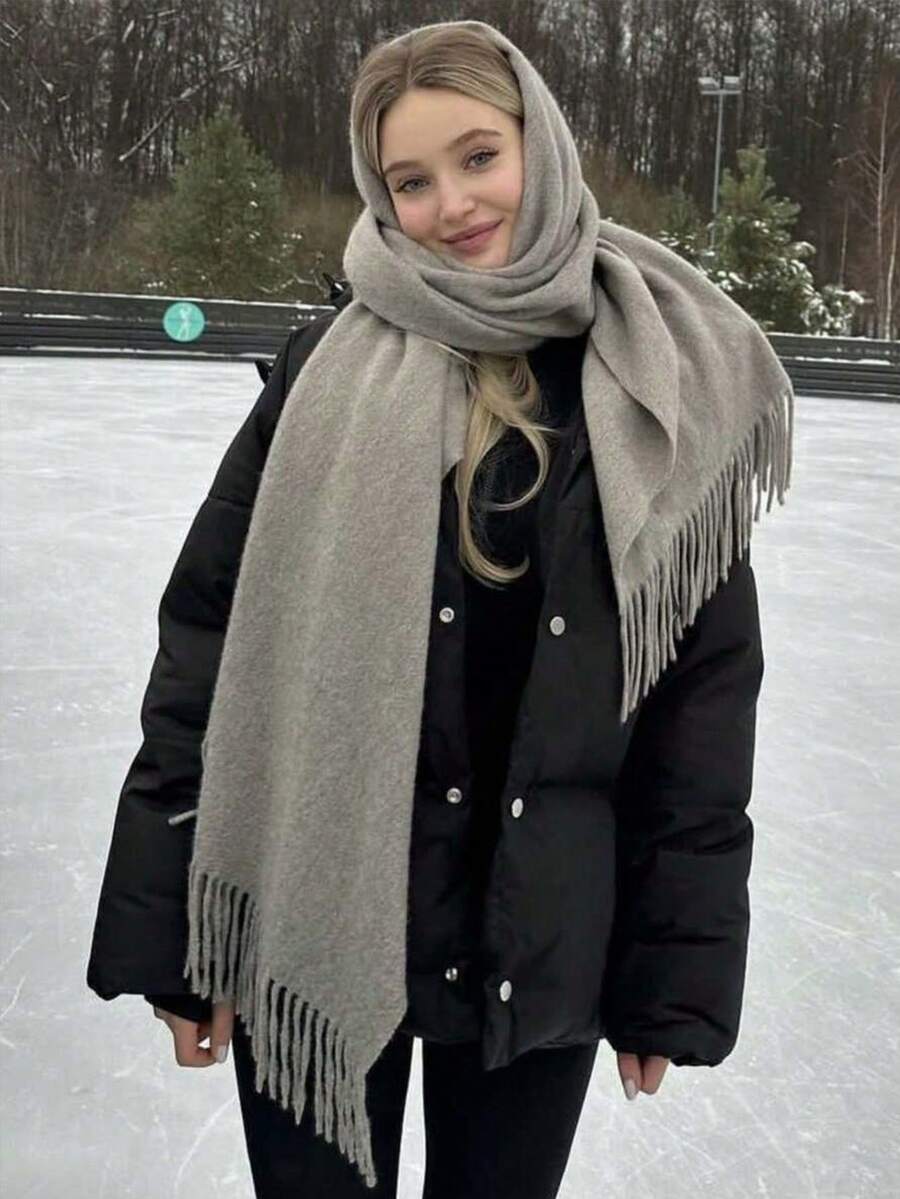 1件女款極簡純色常規款仿羊絨披肩圍巾,帕什米納流蘇圍巾,秋季裝飾風,學院風,適合季節過渡,日常穿搭,防風保暖,新年禮物 - 淺麻灰 - 查看 1