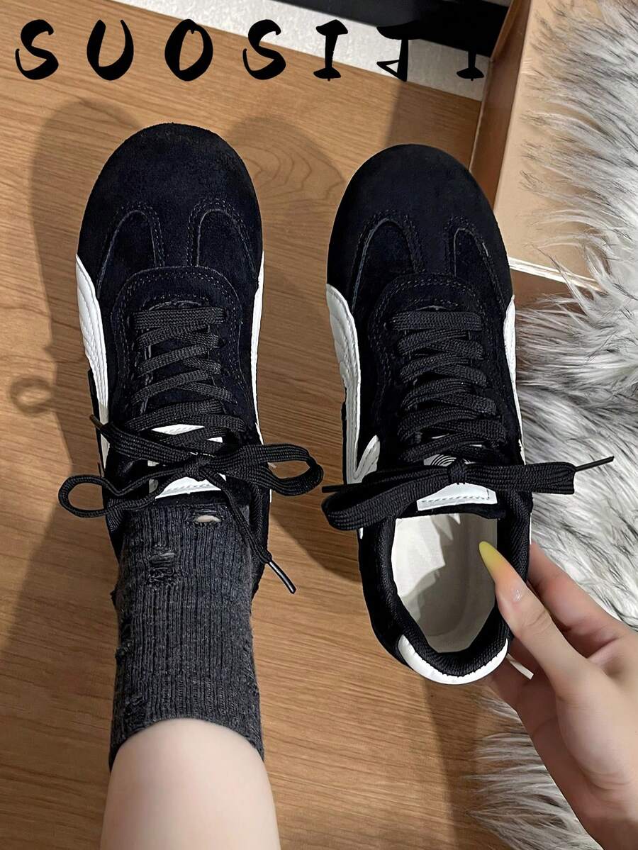 Women's Comfortable Lightweight Black Flat Non-Slip Outdoor Sports Casual Student Running Sneakers - Black - View 1