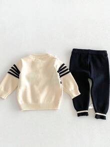 Bộ 2 món len dệt cho bé unisex, áo len kẻ sọc cổ tròn có miếng đắp da và khóa kéo, kèm quần dài bo gân phối màu tương phản - Đen và trắng - Xem 6