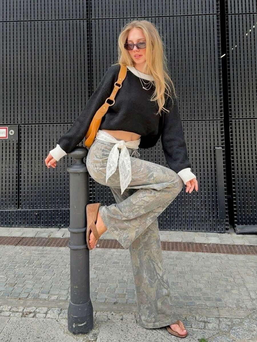 Contrast White Collar Women's Black Colorblock Knit Sweater, Cropped Loose Fit, Raglan Long Sleeves, Ribbed Cuffs, Casual Fall Winter Outfits - Black - View 1