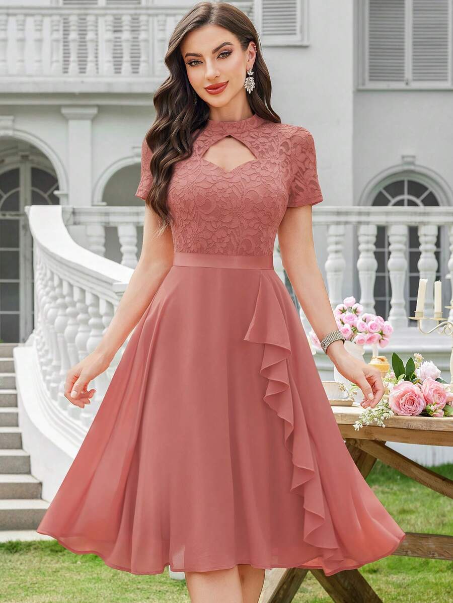 MIUSOL Vestido de cóctel de vuelo de gasa con cuello alto de encaje floral y volantes laterales