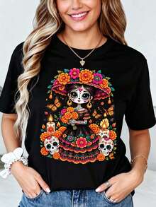 Camiseta estampada para mujer con Día de Muertos ilustración de chica esqueleto estilo japonés, con corona de flores naranjas tipo margaritas, mariposas y velas, diseño simétrico - Negro - Ver 1