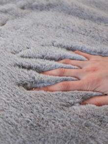 1pc Light Gray Long Wavy Bedside Rug, Faux Rabbit Fur Asymmetrical Plush Mat, Cloud-Shaped Design Plush Carpet, Bedside Rug, Living Room Sofa Side Rug, Hand-Cut With 1-5cm Error, Suitable For Daily Use, Christmas, Thanksgiving, Soft And Skin-Friendly, Living Room, Bedroom, Bathroom Decor Mat, Bedroom Rug, Decorative Rug, Small Rug, Carpet, Home Decor, Living Room Rug - Multicolor - View 6