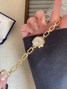 1件女款金色石英手錶 白色錶盤鏤空錶帶設計 極簡刻度標記 – 適合日常配戴 - 金色 - 查看 2
