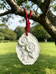 A High-Value Embossed Floral Fragrance Pendant With Red String Aroma Diffuser Slice, Suitable For Multi-Scene Decorations For Cars, Wardrobes, Home And Gifting - Multiple Styles - View 3
