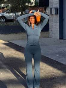 Women's Autumn Fashion Solid-Color Slim-Fit Crop Top And Flared Pants Athleisure Set – Suitable For Fitness, Casual Outings, Yoga, And Halloween. - Green - View 2