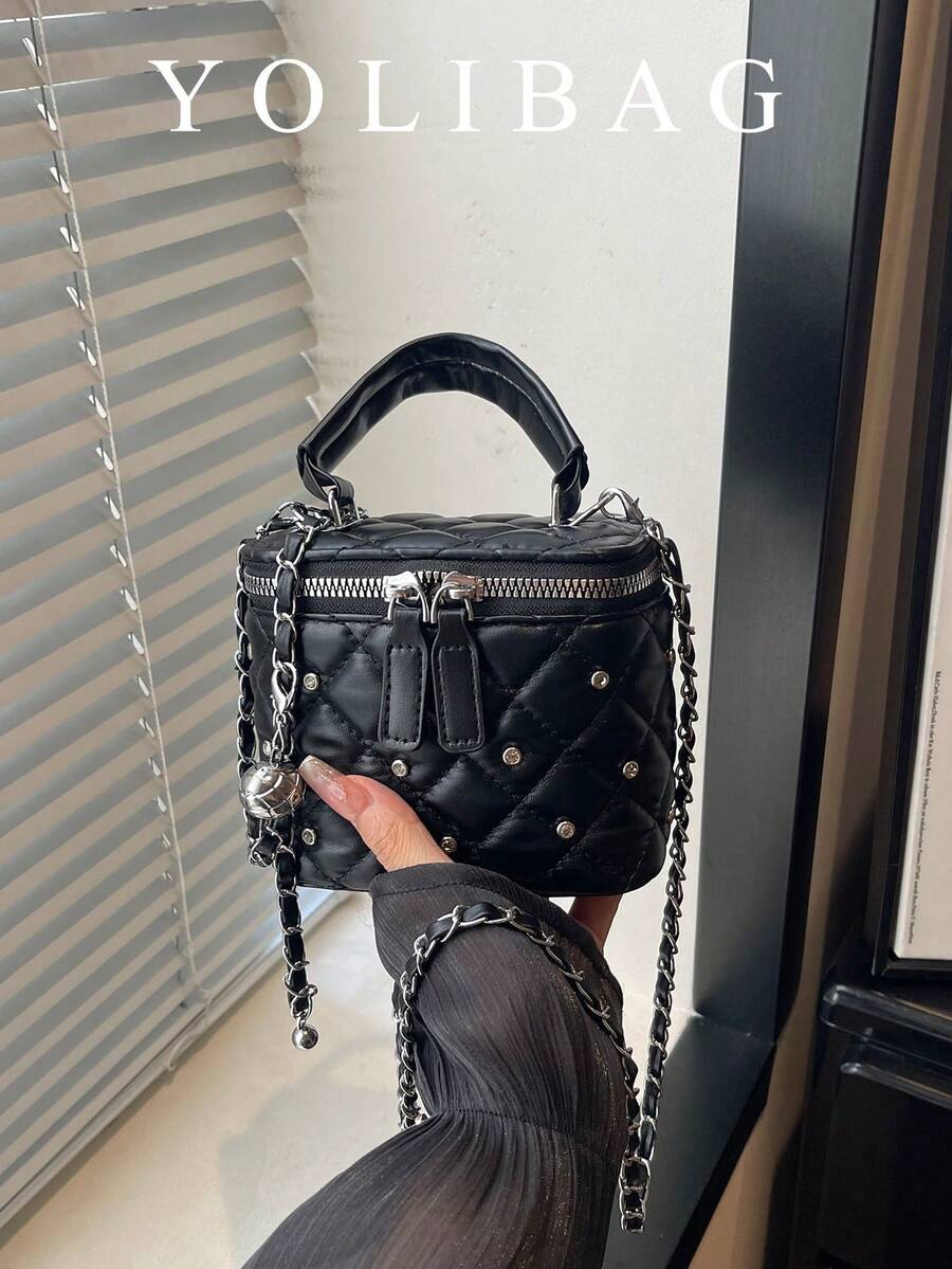 黑色絎縫鏈條小方包，迷你手提化妝包，附心形吊飾多功能斜跨包，通勤手提包