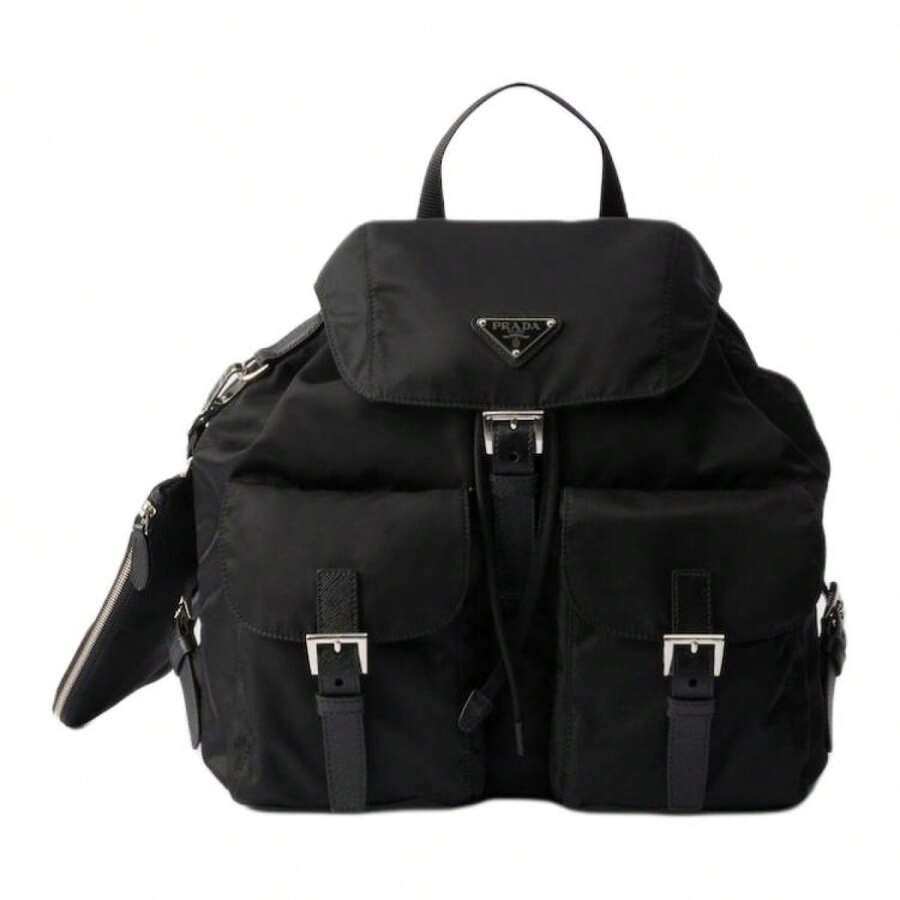 PRADA mochila con cierre de solapa y hebilla, decorada con logotipo triangular metálico, confeccionada en nailon reciclado y piel Saffiano, mochila de mujer - Negro - Ver 1