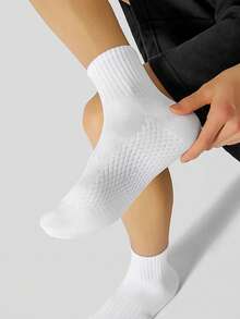 5 Pasang Kaos Kaki Pendek Pria, Sol Bertekstur Sarang Lebah, Manset Bergaris Elastis Tinggi, Kaos Kaki Olahraga Harian yang Bernapas - Putih - View 4
