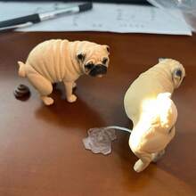 1套迷你巴哥犬PVC寵物裝飾公仔，含趣味元素，逼真迷你巴哥，適合房間裝飾、居家裝飾、辦公室佈置或汽車配件，寵物配件，趣味寵物設計，可用作送給朋友的節日禮物（適合14歲以上） - 彩色 - 查看 3