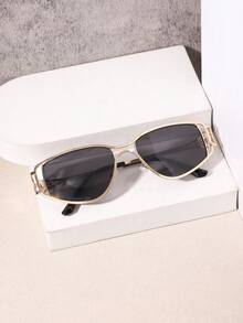 1 PC Women's Lightweight Geometric Fashion Glasses Metal Frame Soft Tinted Lens Retro Chic For Beach Travel Photo Shoot With Glasses Box - Multicolor - View 3