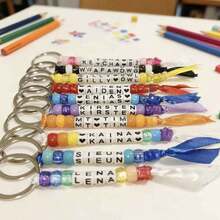 1 pieza Llavero personalizado con nombre, cuentas de letras/números personalizadas, accesorio para mochila, regalo personalizado único - Llavero de dopamina - Ver 8