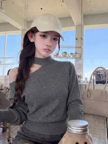 Minimalist Sexy Korean Style Cold Shoulder Long Sleeve T-Shirt Women Autumn/Winter Design Versatile Asymmetrical Base Layer Sweater Top - Grey - View 3