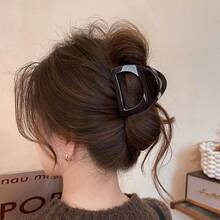 1pc Minimalist Hollow Semi-Circle Hair Claw Clip Medium Size Women's Back Of Head Hair Clip 2025 New Style Hair Accessory Autumn - Multicolor - View 2