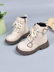 Sepatu Bot Anak Perempuan Gaya Lembut dengan Hiasan Cincin Hati dan Paku Keling, Warna Krem Putih, Sol Tebal Serbaguna, Bagian Bawah Karet Tahan Aus, Mudah Dipakai/Dilepas, Sepatu Bot Setinggi Mata Kaki untuk Musim Gugur/Dingin - Krem - View 1