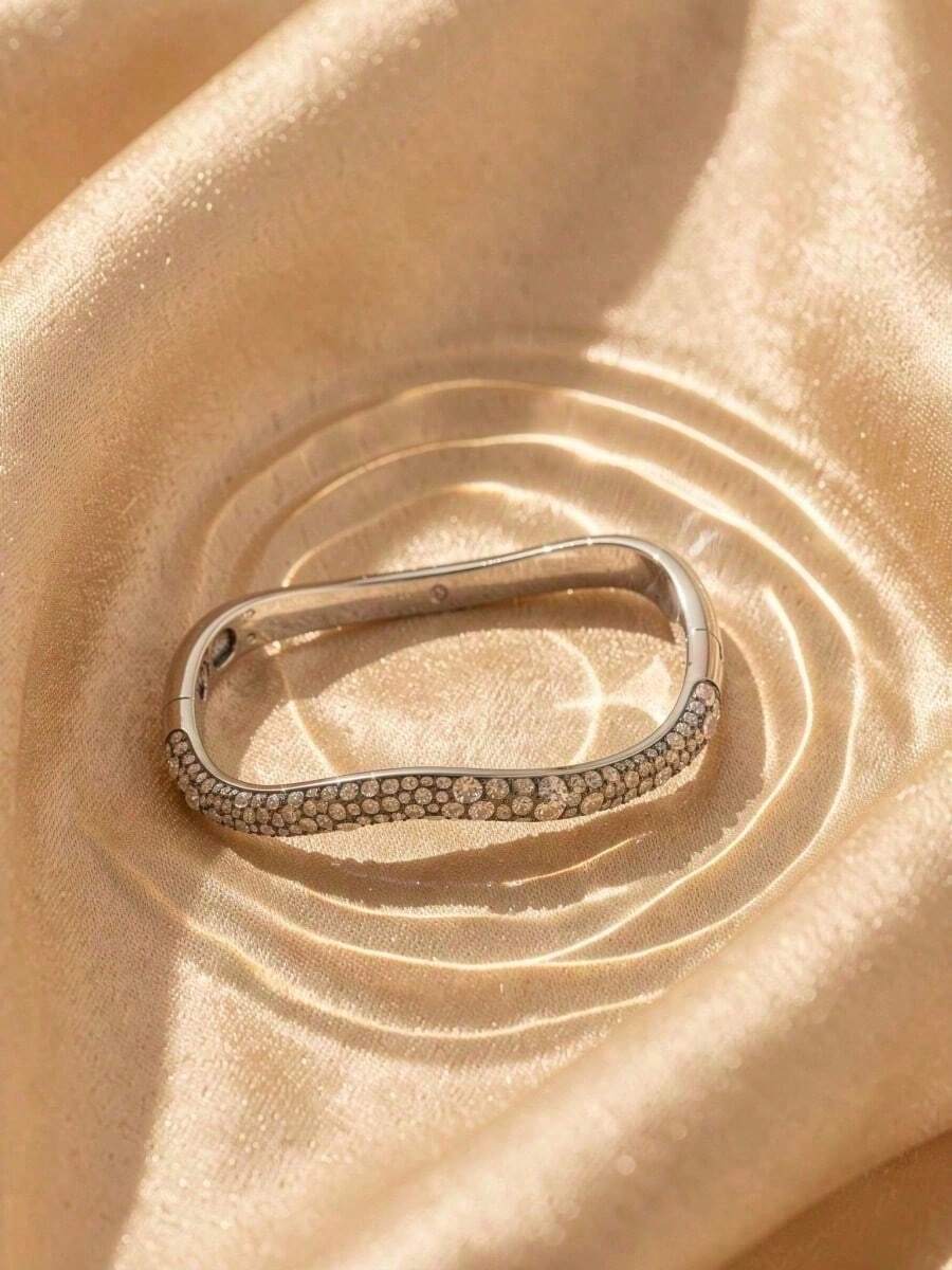 Gelang Kristal SWAROVSKI Wave Pave, Gelang Terbuka Melengkung Asimetris, Hadiah Ulang Tahun untuk Pacar - Perak - View 1