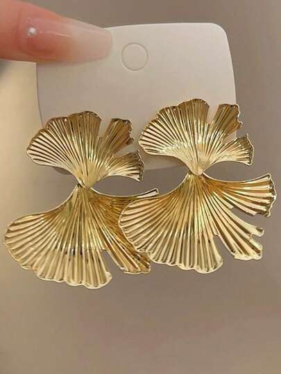 1 Pair Fashionable Elegant Exquisite Niche Wrinkled Metal Ginkgo Leaf Earrings, High-End Minimalist Personalized Versatile Stud Earrings Suitable For Women's Daily, Holiday, Vacation, Banquet Wear
