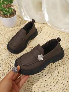 1 Pair Black Girls' Rhinestone Floral Decor PU Material Round Toe Low-Top Slip-On Thick Sole Retro Loafers, Suitable For School, Birthday Party Outfits, 2026 New Style - Brown - View 1