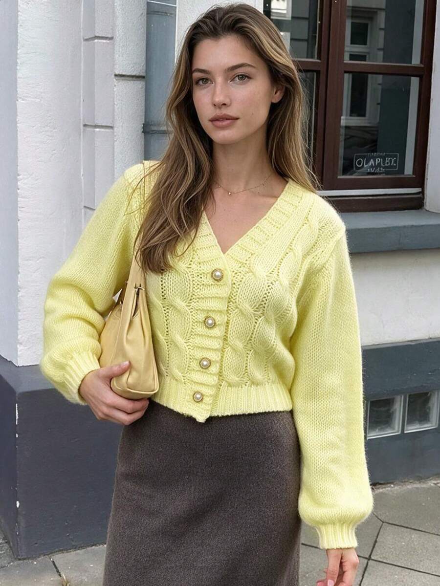 Áo cardigan croptop nữ cổ chữ V dệt vặn thừng, đính ngọc trai, cài nút trước, tay dài phồng kiểu đèn lồng - Màu vàng - Xem 1