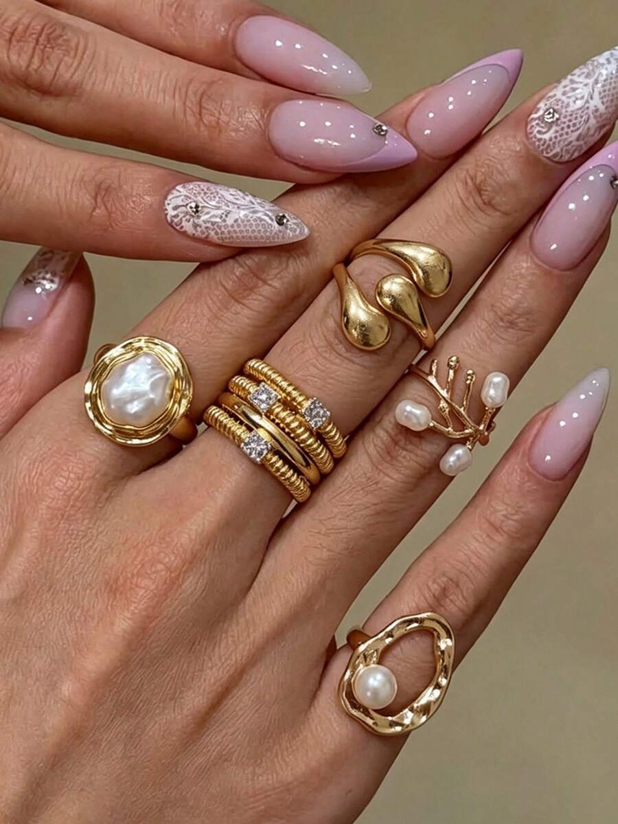 女款 5 件組金色珍珠戒指套組,巴洛克不規則珍珠可疊戴戒指,法式復古錘紋戒指,派對禮物 - 金色 - 查看 1