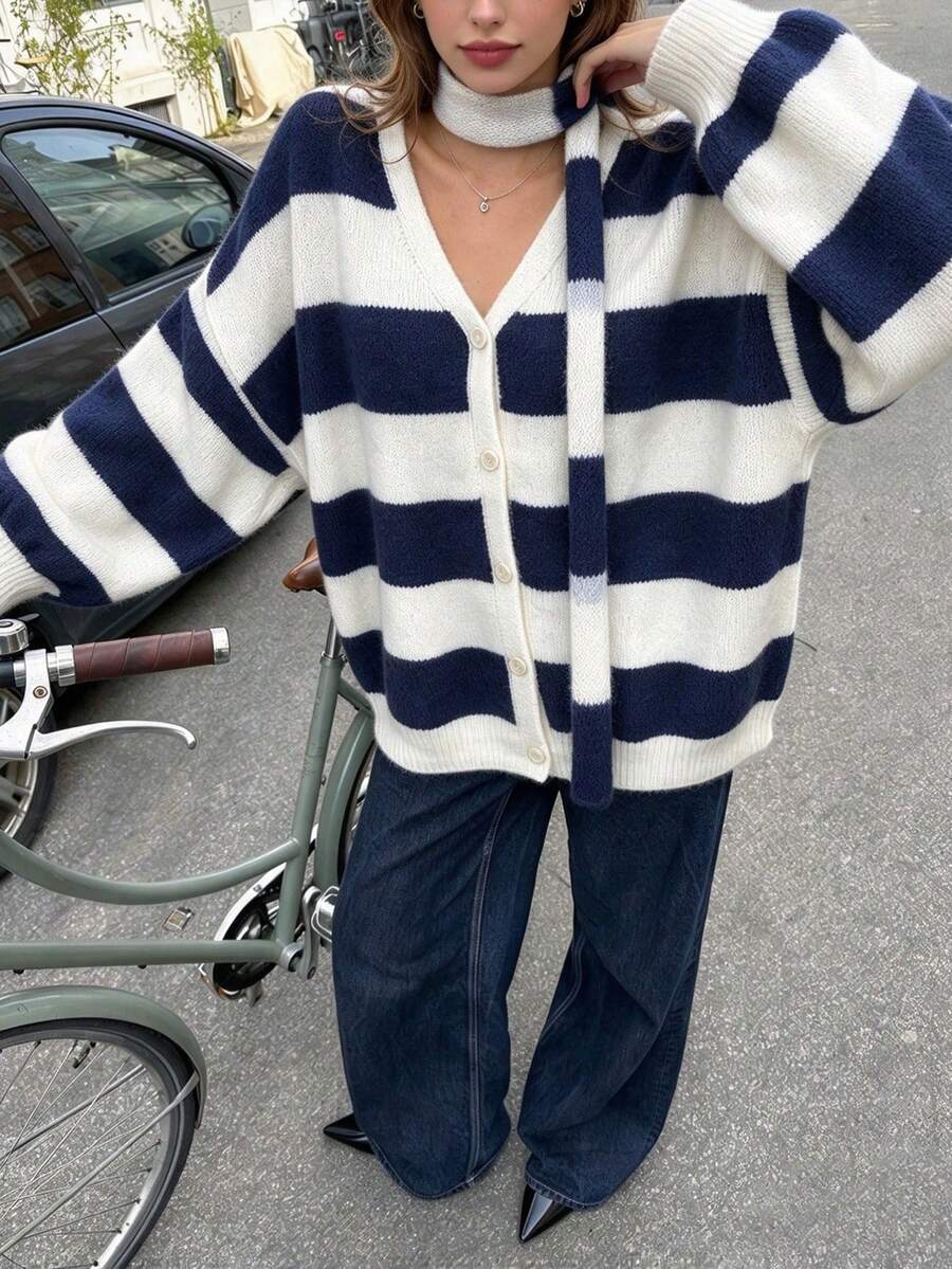 QUNGIGU 女款休閒落肩 V 領對比條紋針織開襟毛衣外套,適合秋冬外出、約會、日常通勤穿搭 - 藍白色 - 查看 1